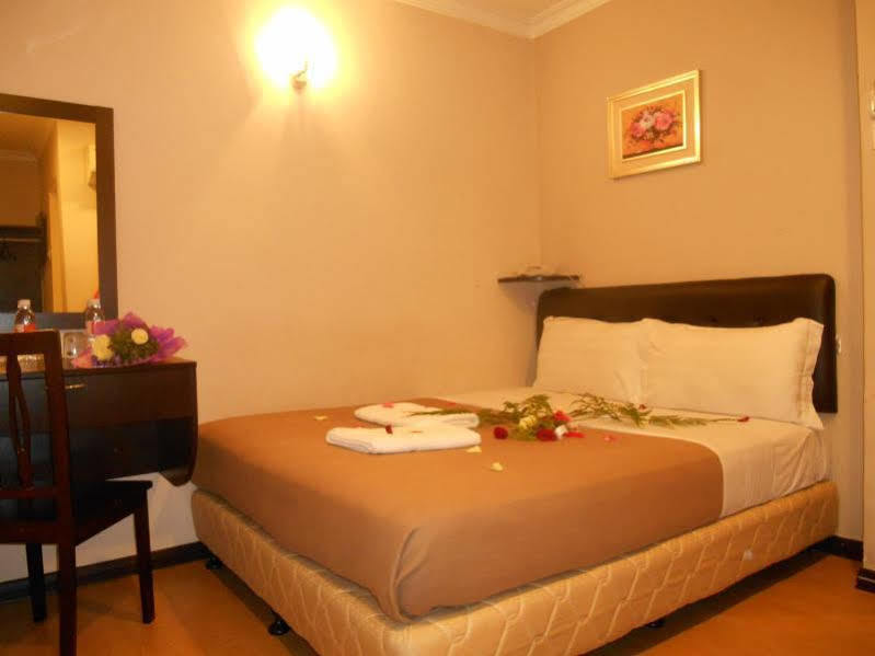 Sai Villa Hotel Near Klia & Klia2 Nilai Exterior foto